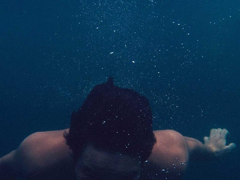 The loss of a primary lexical anchor forces a shift from reconstruction to mapping.